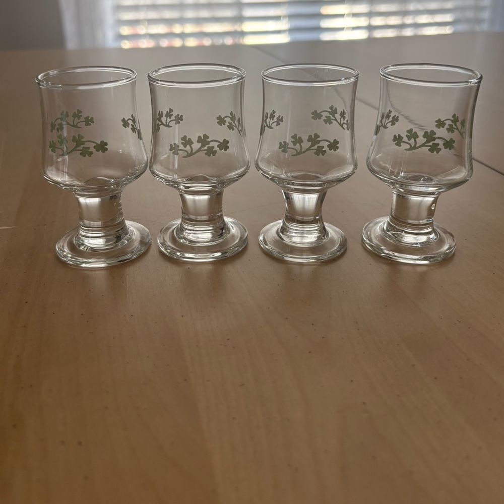 ☘️Vintage Irish Shamrock Cordial/Shot Glasses. Set of Four. Excellent Condition.